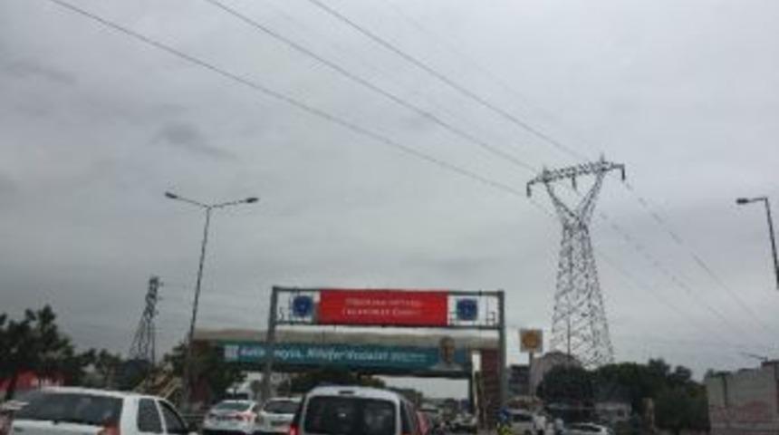 Bursa&rsquo;da Yollara &ldquo;demokrasi Kazandı&rdquo; Tabelaları Asıldı