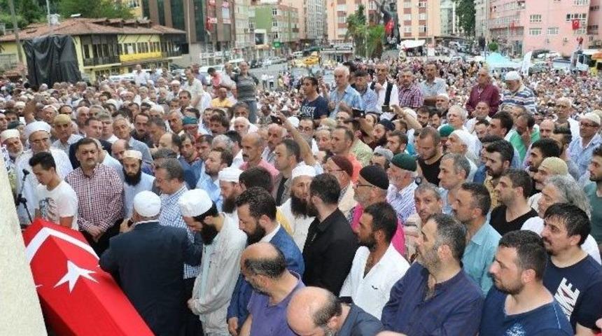 Binlerce Rizeli, Demokrasi Şehidini Uğurladı