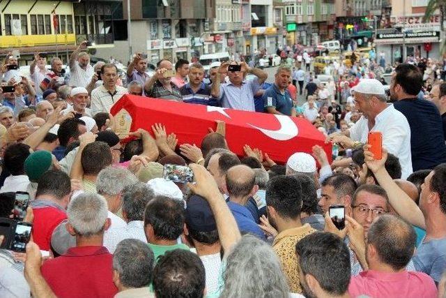 Binlerce Rizeli, Demokrasi Şehidini Uğurladı