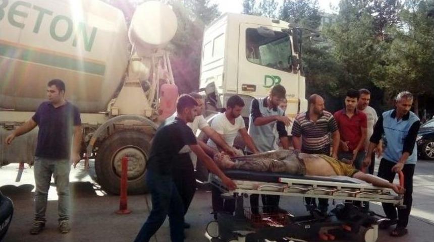 Y&uuml;ksekten D&uuml;şen İş&ccedil;i Beton Mikseriyle Hastaneye Getirildi