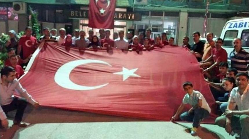 Binlerce Zileli Darbecilere Karşı Tek Y&uuml;rek Oldu
