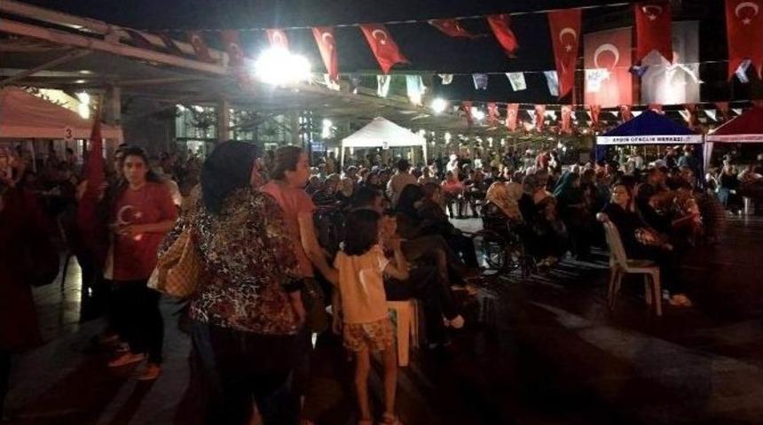 Aydın&rsquo;da Darbe Karşıtları Demokrasi N&ouml;betine Devam Ediyor