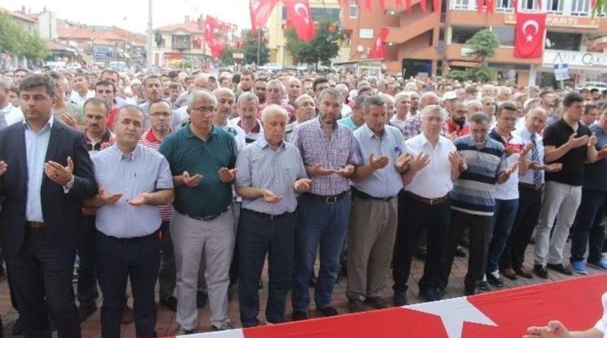 Demokrasi Şehitleri İ&ccedil;in Gıyabi Cenaze Namazı