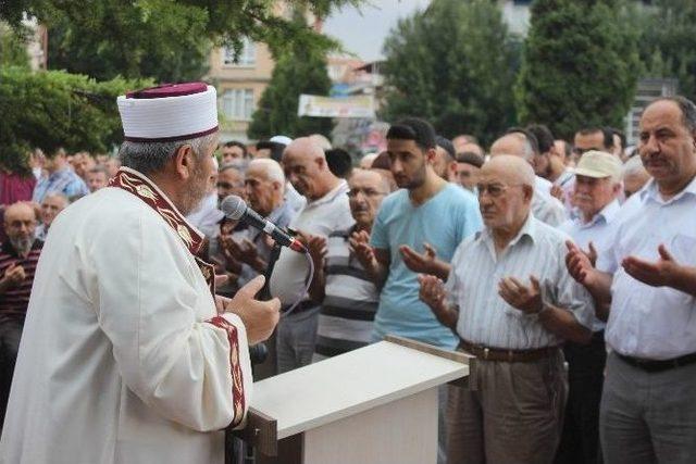 Demokrasi Şehitleri İçin Gıyabi Cenaze Namazı