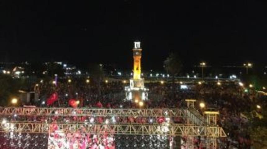 İzmir&rsquo;de Demokrasi N&ouml;beti D&ouml;rd&uuml;nc&uuml; G&uuml;n&uuml;nde