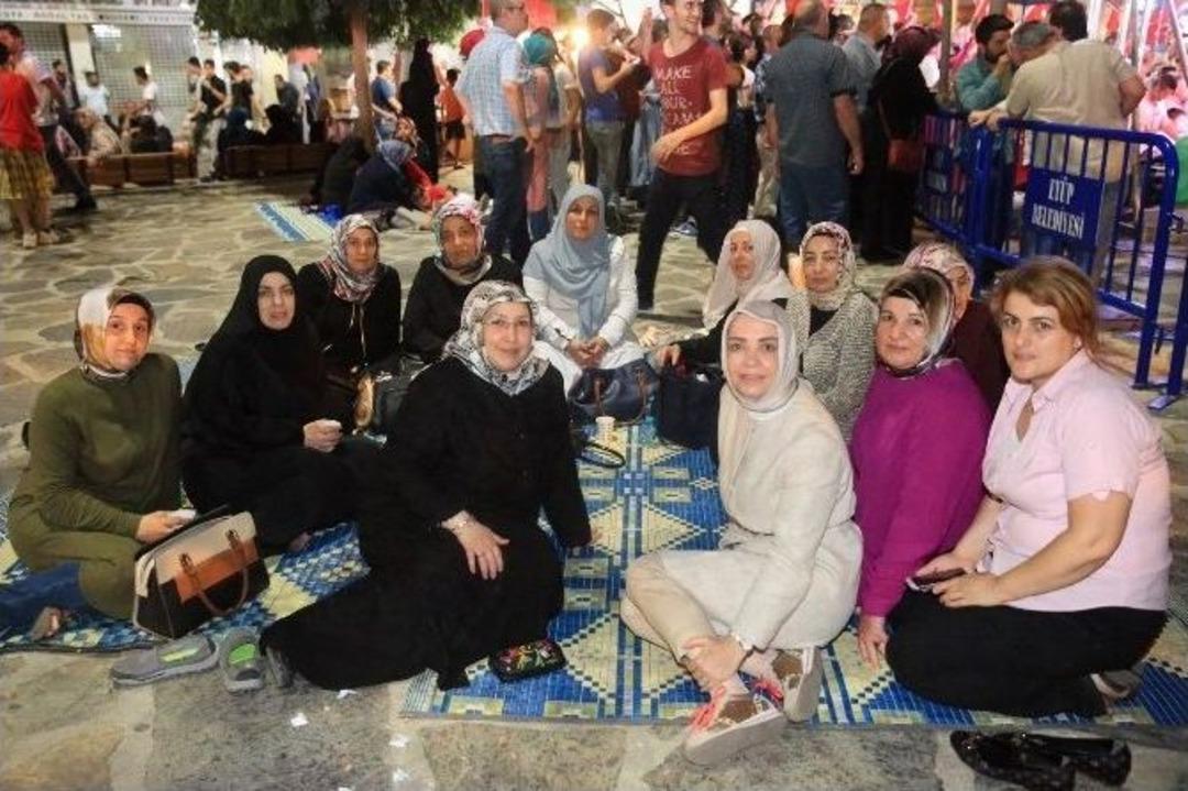 Ey&uuml;p Sultan&rsquo;da Demokrasi N&ouml;beti Devam Ediyor