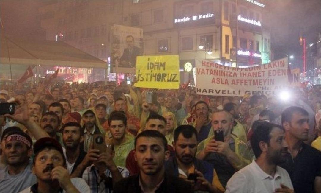 Rize&rsquo;de Demokrasi N&ouml;beti Yoğun Katılımla Devam Ediyor