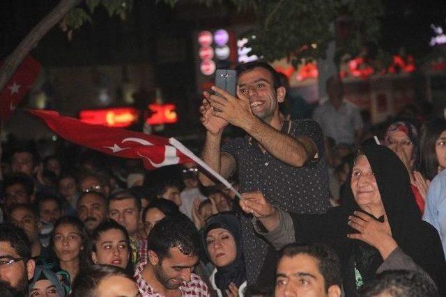 Elazığ’da Demokrasi Nöbeti Devam Ediyor