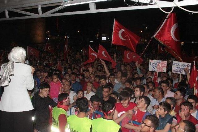 Erzurum’da Demokrasi Nöbetinde Beyaz Balon Uçuruldu