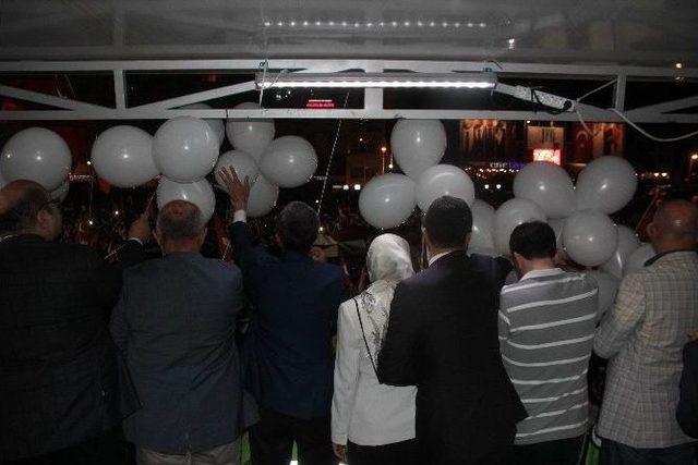 Erzurum’da Demokrasi Nöbetinde Beyaz Balon Uçuruldu