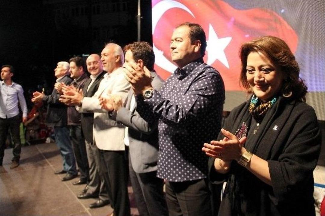 K&uuml;tahya&rsquo;da Demokrasi N&ouml;beti Yoğun Katılımla Devam Ediyor