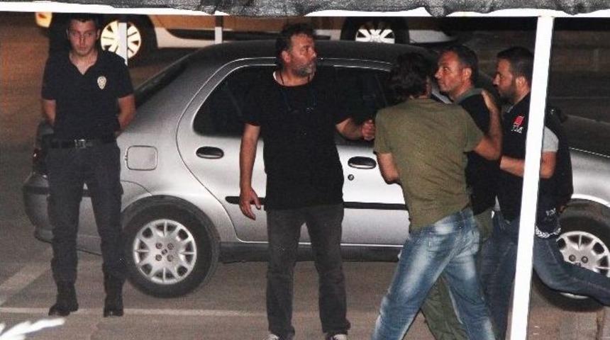 Darbeci Amiral Tutuklandı