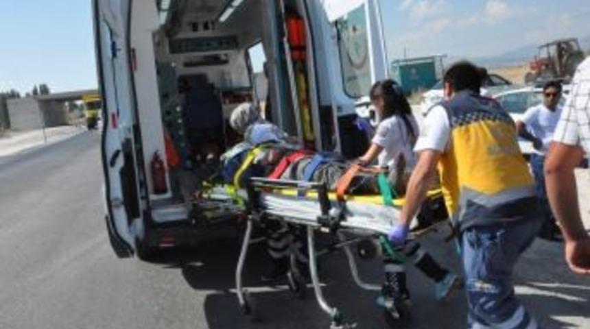 Kamyonun &Ccedil;arptığı İş&ccedil;i Hayata Tutunamadı