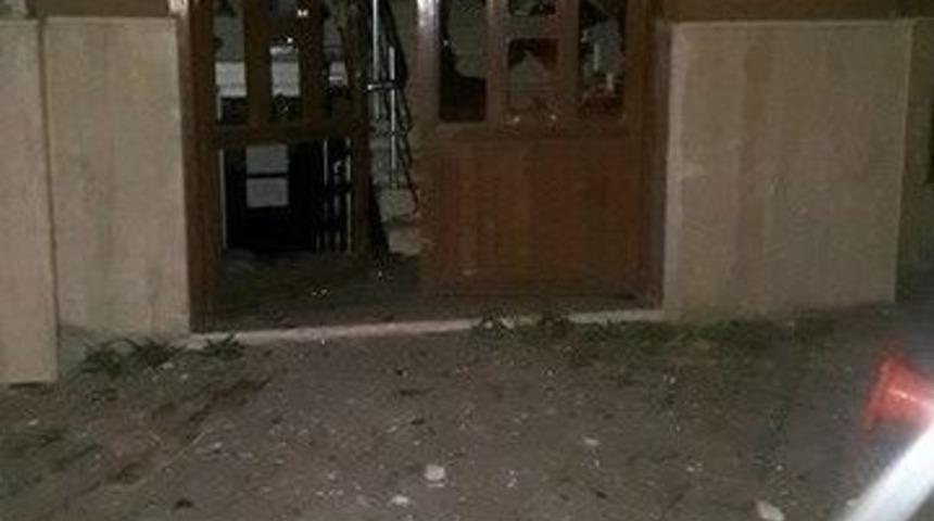 Fet&ouml;&rsquo;ya Bağlı Dershanenin Camlarını Kırdılar