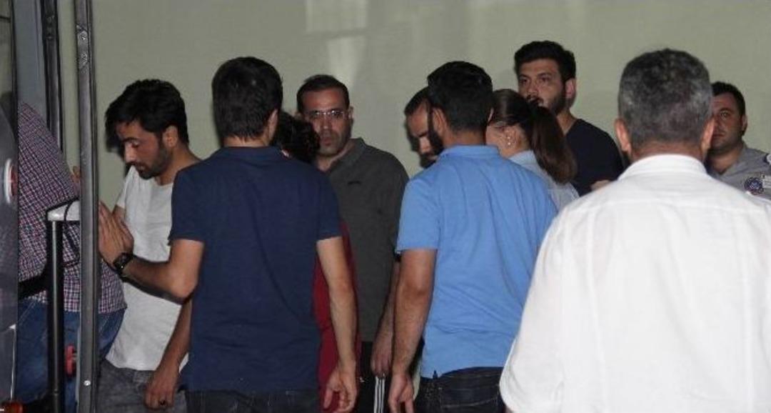 Samsun&rsquo;da G&ouml;zaltındaki 36 Hakim Ve Savcı Adliyeye Sevk Edildi