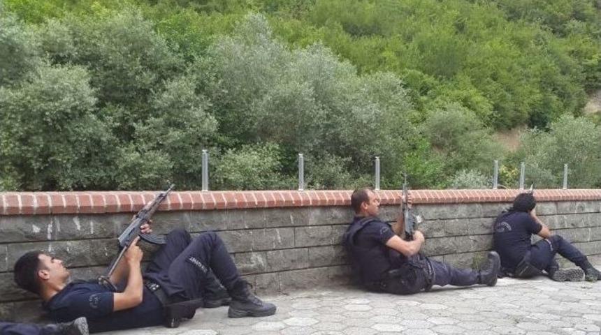 Trabzon&rsquo;da Polise Saldırı