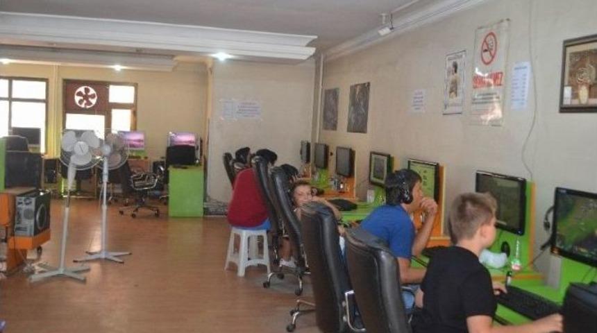 Akıllı Telefonlar İnternet Kafeleri Etkiledi