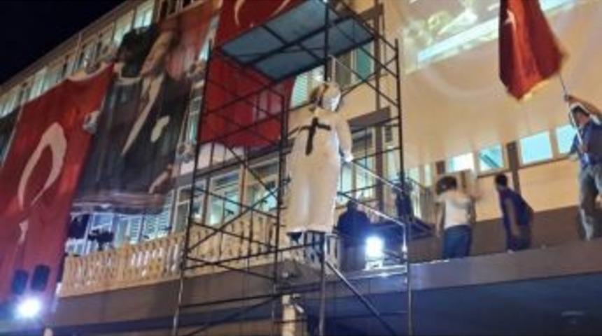 Fettullah G&uuml;len Temsili Olarak İdam Edildi