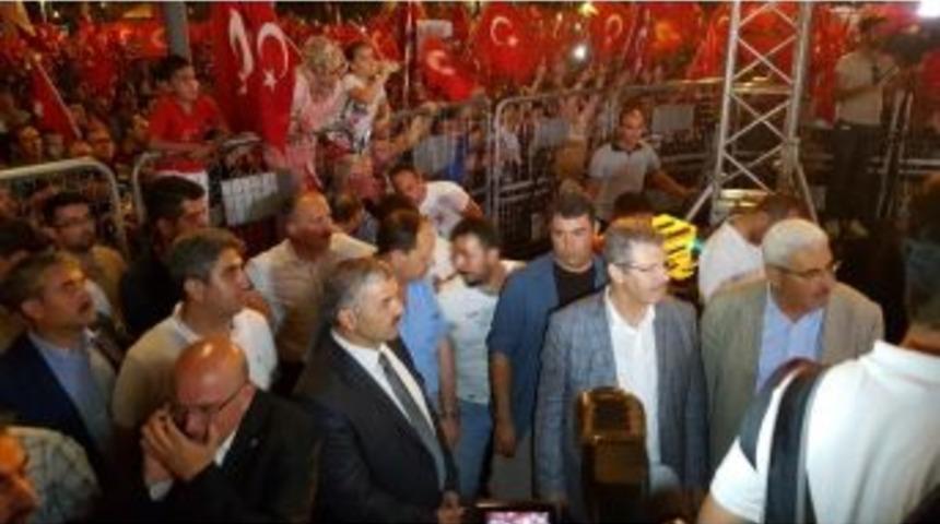 Kayseri Şeker, &Ccedil;ift&ccedil;isi Ve &Ccedil;alışanıyla Demokrasi N&ouml;betine Katıldı