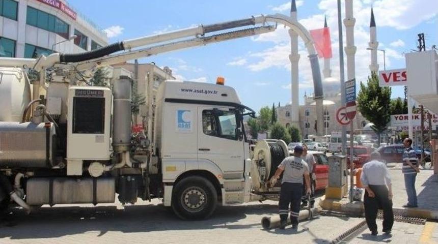 Korkuteli&rsquo;de Kanallar &ldquo;kombi&rdquo; İle Temizlendi