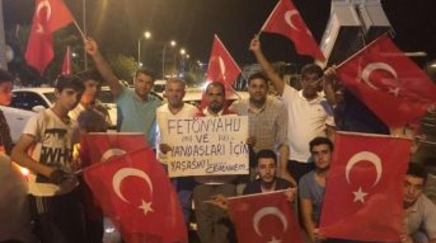 Şanliurfa&rsquo;nin Demokrasi N&ouml;betinde Gen&ccedil;ler Dikkat &Ccedil;ekiyor