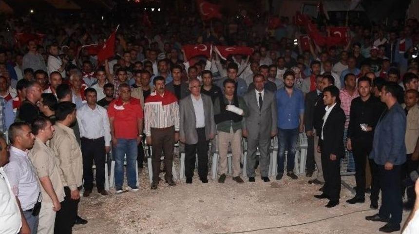 Şanlıurfa Valisi Demokrasi Nöbeti Tutan Vatandaşlarla Hitap Etti