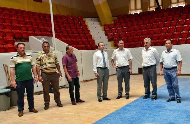 Menderes Spor Salonu Bakıma Alındı