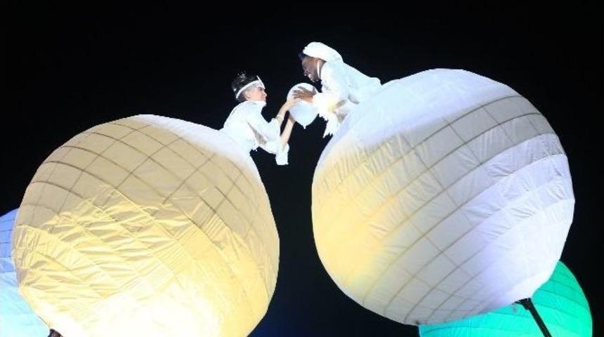 &ldquo;strange Fruit&rdquo; G&ouml;steri Grubu Şaşırtıcı Şovlarıyla Expo 2016&rsquo;da