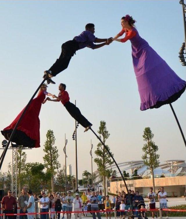 “strange Fruit” Gösteri Grubu Şaşırtıcı Şovlarıyla Expo 2016’da