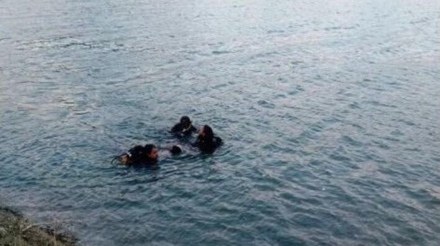 Serinlemek İ&ccedil;in Girdiği Baraj G&ouml;l&uuml;nde Boğuldu