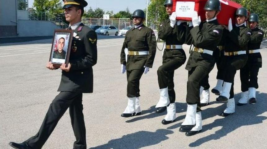 Trafik Kazasında Şehit D&uuml;şen Asker Memleketine Uğurlandı