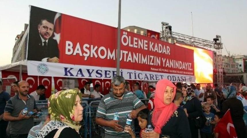 Kto Y&ouml;netimi Demokrasi N&ouml;betini S&uuml;rd&uuml;r&uuml;yor