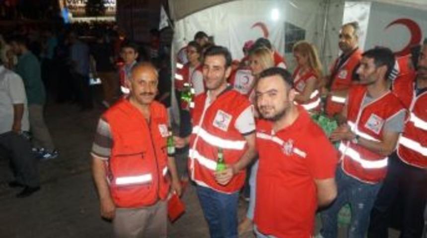 Kızılay&rsquo;dan Halka Soda İkramı