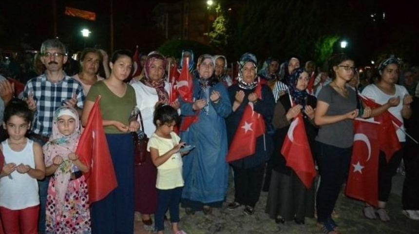 Bozyazı&rsquo;da Demokrasi Şehitleri İ&ccedil;in Dualar Edildi