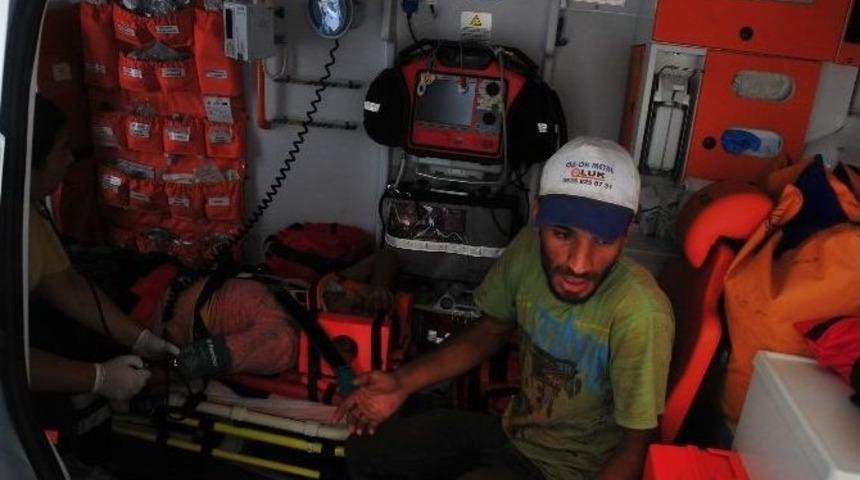 &Ccedil;atı &Ccedil;&ouml;kt&uuml;, 6 Suriyeli İş&ccedil;i Altında Kaldı