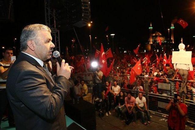 Başkan Çelik, Demokrasi Nöbetinde Yine Meydanlardaydı