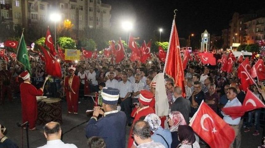Karaman&rsquo;da Mehter Takımı Demokrasi N&ouml;betine Renk Kattı
