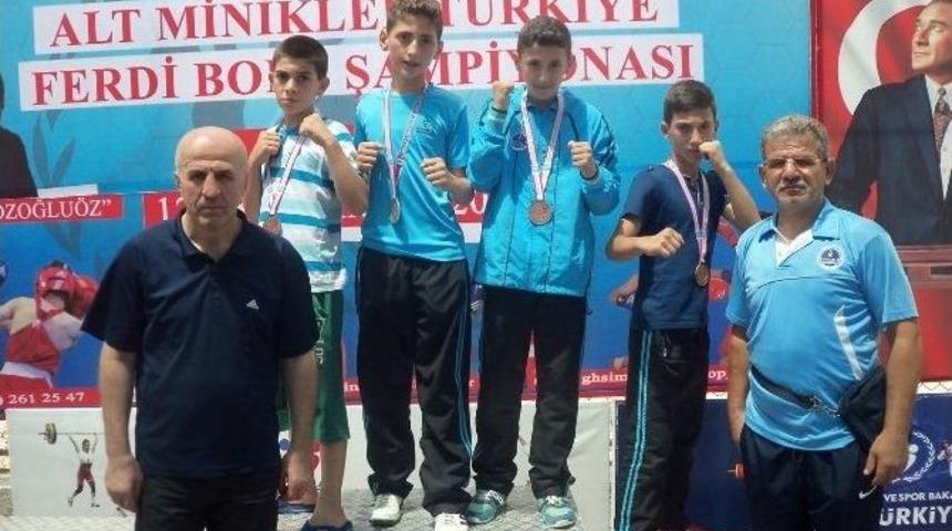 Minik Boks&ouml;rler Sinop&rsquo;tan D&ouml;rt Madalyayla D&ouml;nd&uuml;