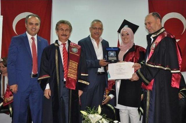 İnegöl İşletme Fakültesi İlk Mezunlarını Verdi