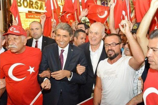 Kapalıçarşı Esnafı Darbe Girişimini Protesto Etti