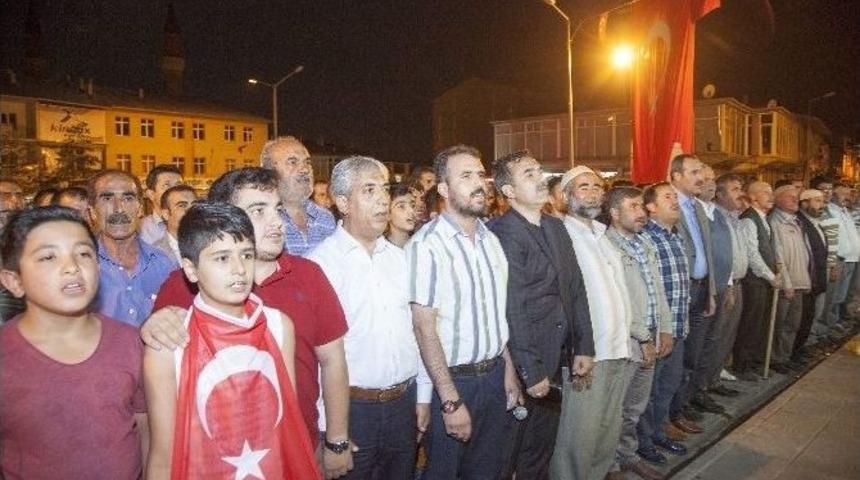 Darbeye "istiklal Marşı" İle Tepki