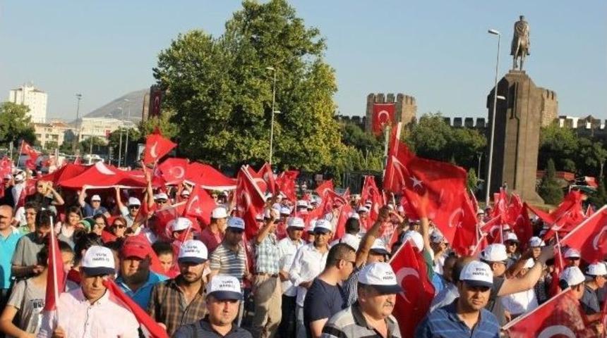 T&uuml;rk Harb-iş Sendikası Kayseri Şube Başkanı &Ouml;zg&uuml;r &Ouml;zsoy: