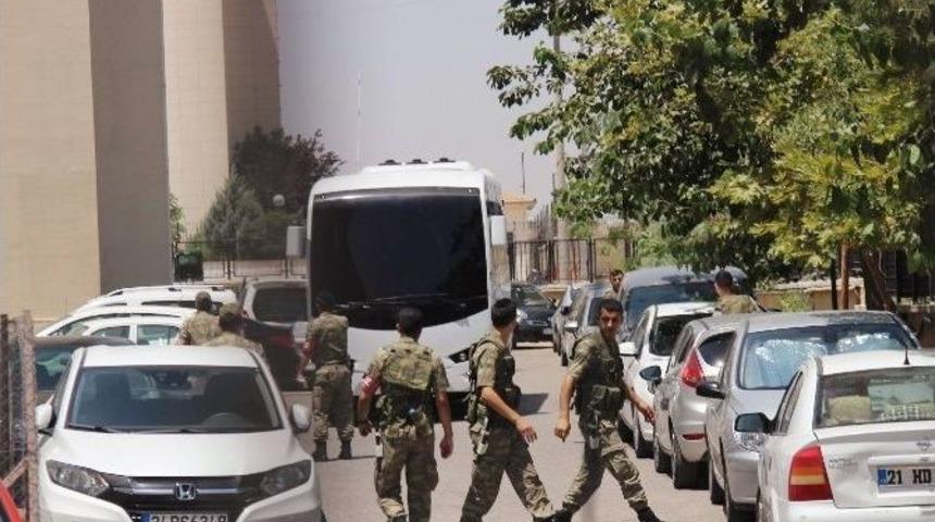 Fet&ouml;/pdy Operasyonunda G&ouml;zaltına Alınanlar Adliyeye &Ccedil;ıkarıldı