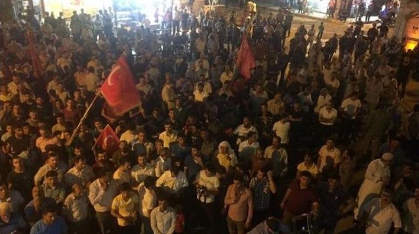 Ak Parti Gen&ccedil;lik Kolları Başkanı K&ouml;roğlu, Demokrasi Şehitlerine Mevlit Okudu