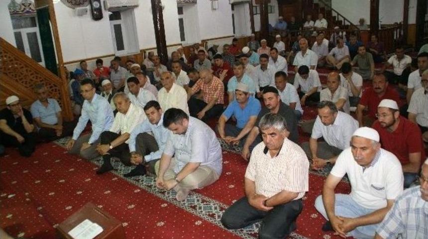 Devrek&rsquo;te Şehitler İ&ccedil;in Kur&rsquo;an-ı Kerim Ve Mevlid-i Şerif Okutuldu