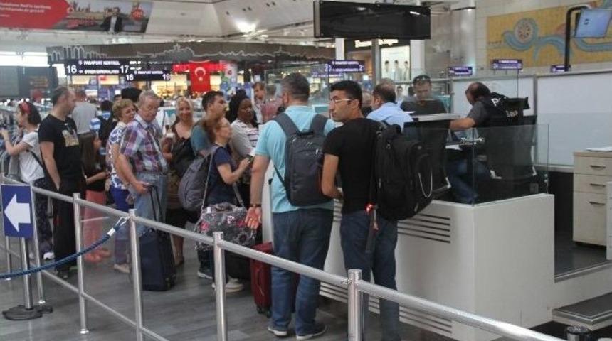 Yeşil Pasaportlular Bug&uuml;n Hava Limanına Gelmedi