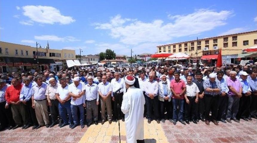 Darende&rsquo;de Şehitler İ&ccedil;in Gıyabi Cenaze Namazı Kılındı