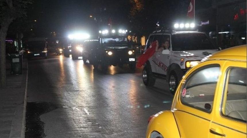 Niğdoff&rsquo;dan Darbe Girişimine Konvoylu Tepki