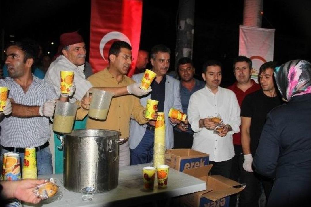 Demokrasi N&ouml;bet&ccedil;ilerine &Ccedil;orba İkramı