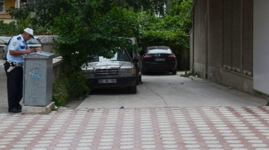 Otomobilin &Ccedil;arptığı Kadın Yaralandı